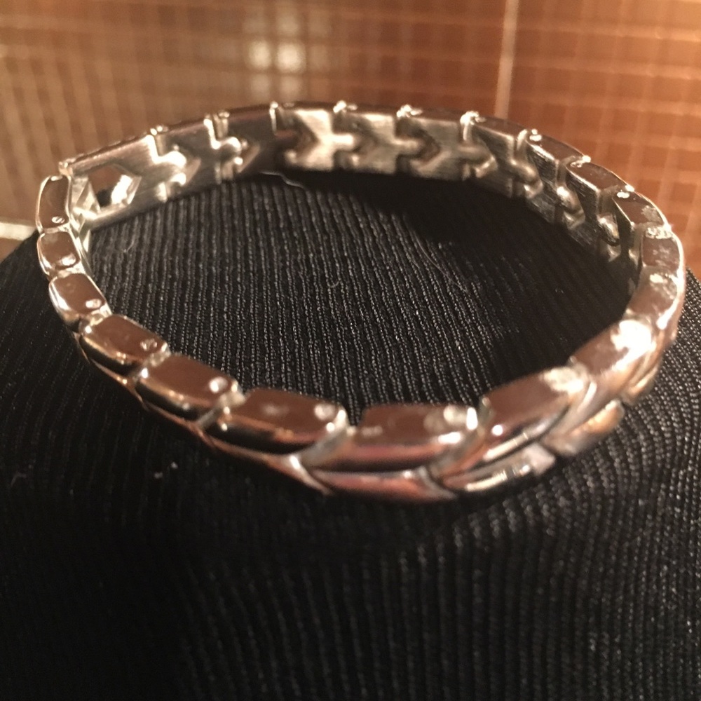 Stainless 6.5” to 7.5” bracelet